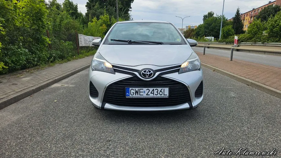 TOYOTA Yaris -