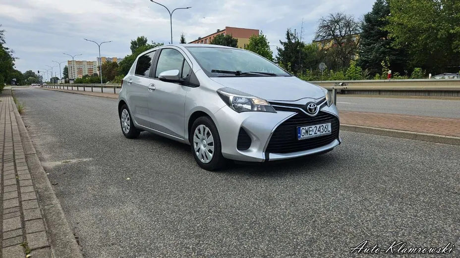 TOYOTA Yaris -