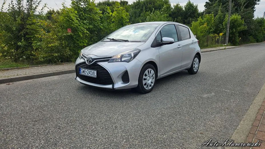 TOYOTA Yaris -