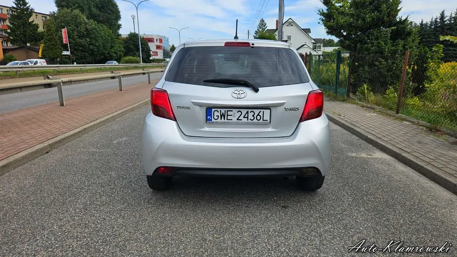 TOYOTA Yaris -