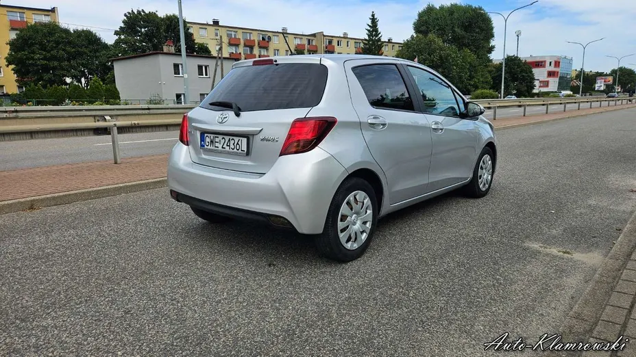 TOYOTA Yaris -