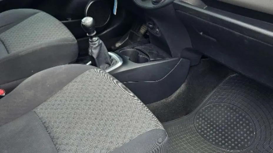 TOYOTA Yaris -