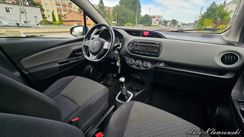 TOYOTA Yaris -