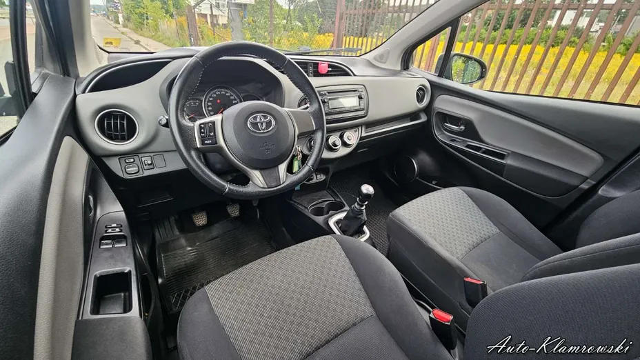TOYOTA Yaris -