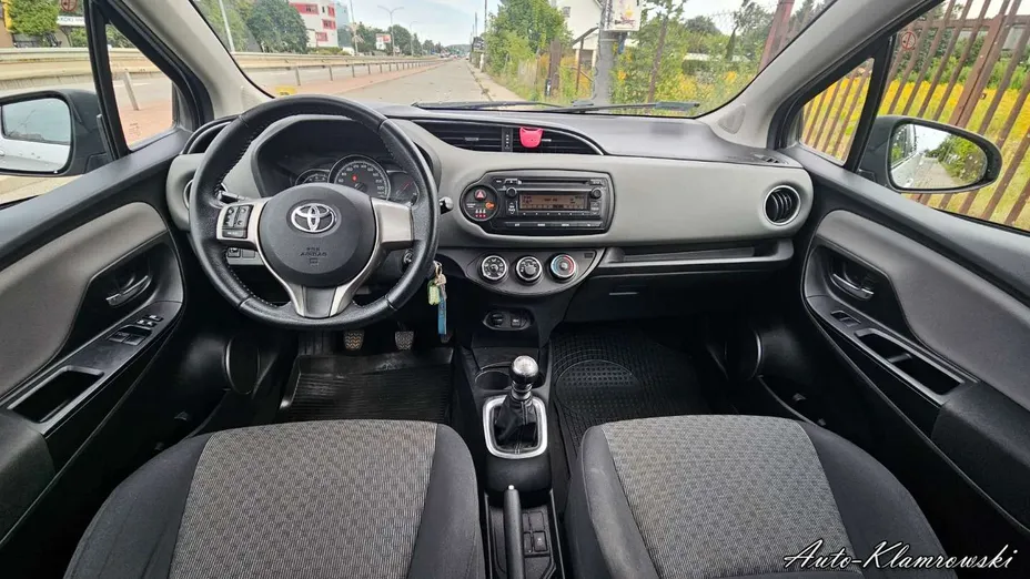 TOYOTA Yaris -