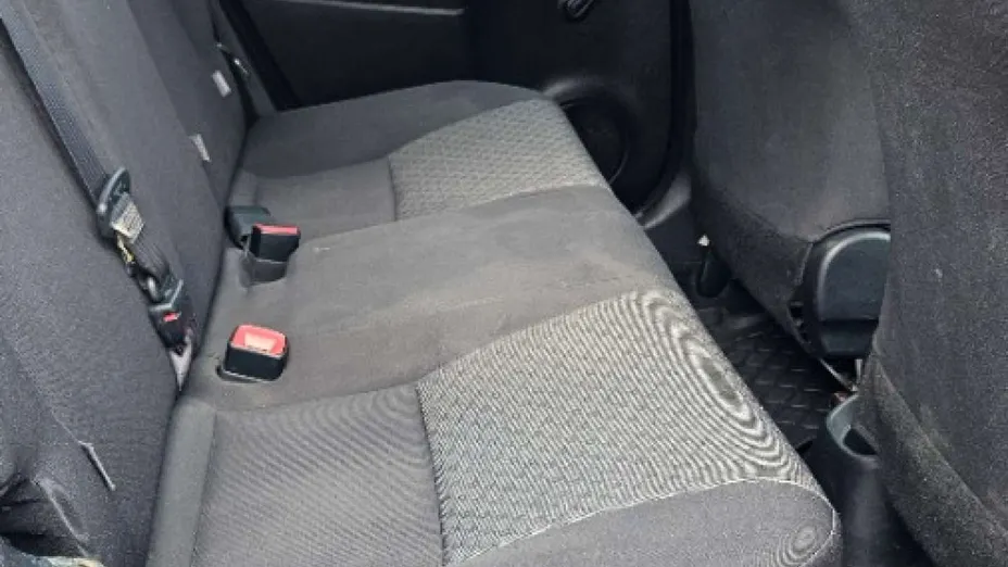 TOYOTA Yaris -