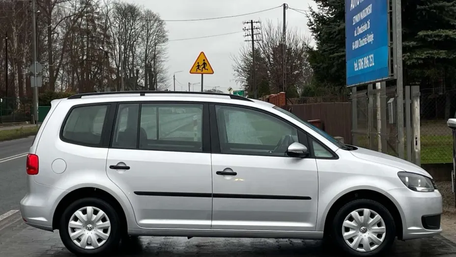 VOLKSWAGEN Touran -