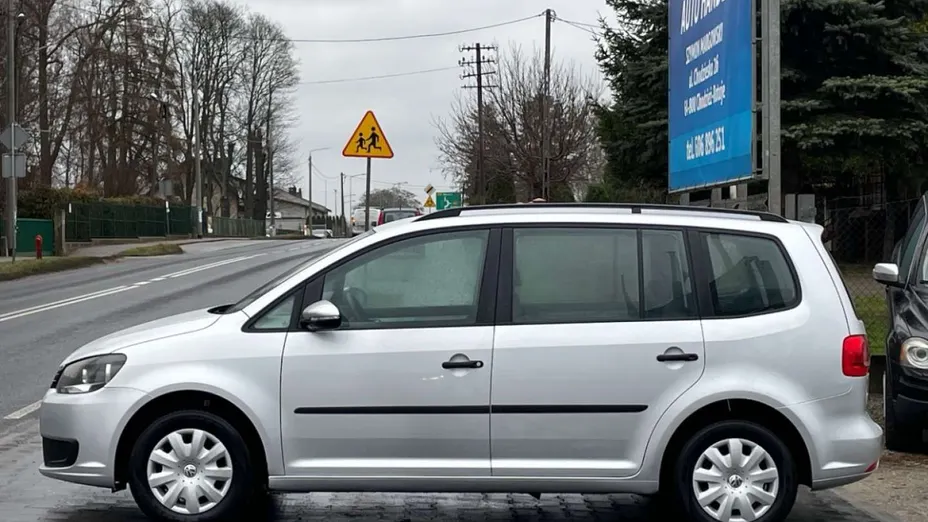 VOLKSWAGEN Touran -