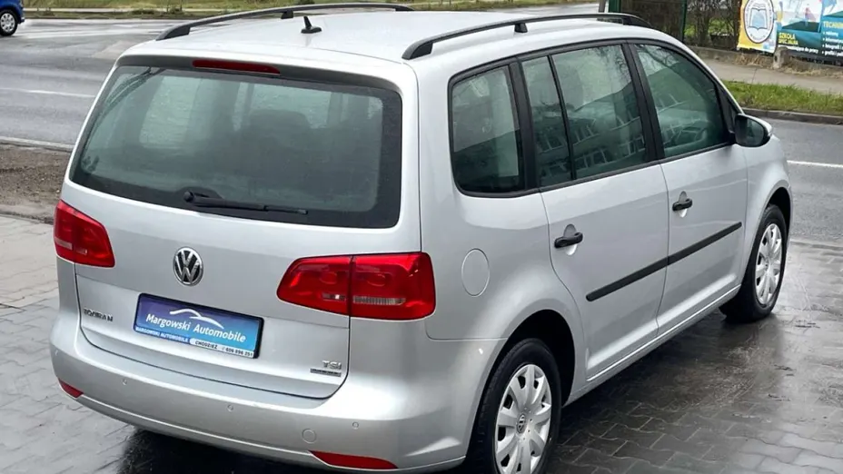 VOLKSWAGEN Touran -