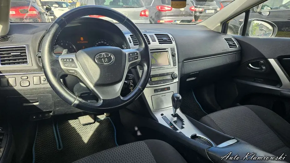TOYOTA Avensis -