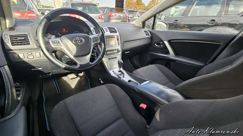 TOYOTA Avensis -