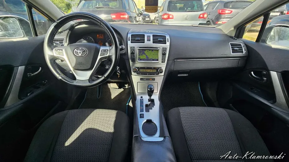 TOYOTA Avensis -
