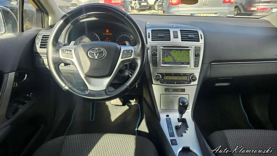 TOYOTA Avensis -