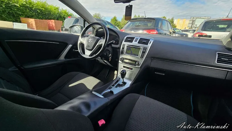 TOYOTA Avensis -