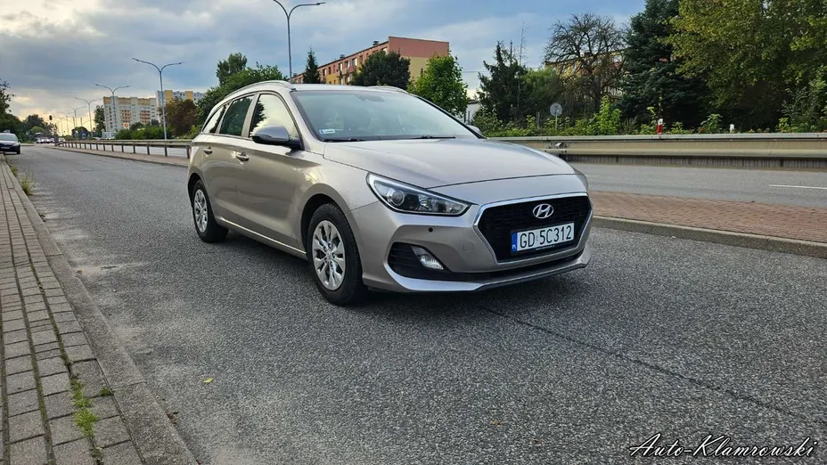 HYUNDAI i30 -