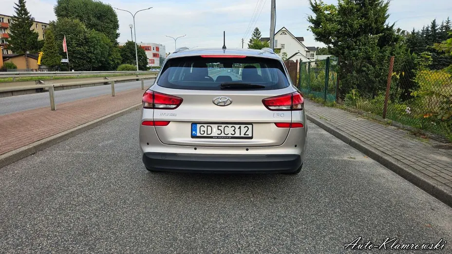 HYUNDAI i30 -
