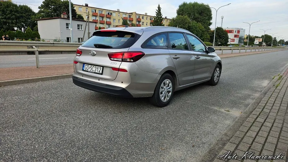 HYUNDAI i30 -