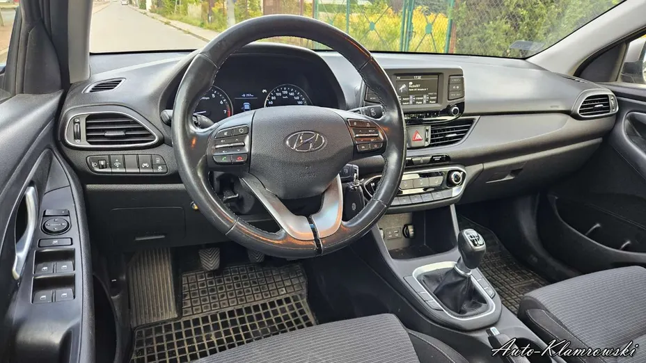 HYUNDAI i30 -
