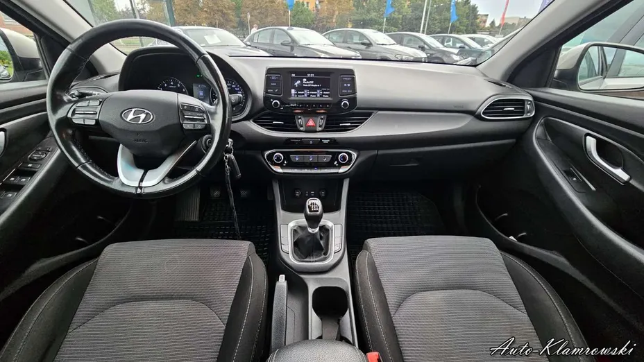 HYUNDAI i30 -