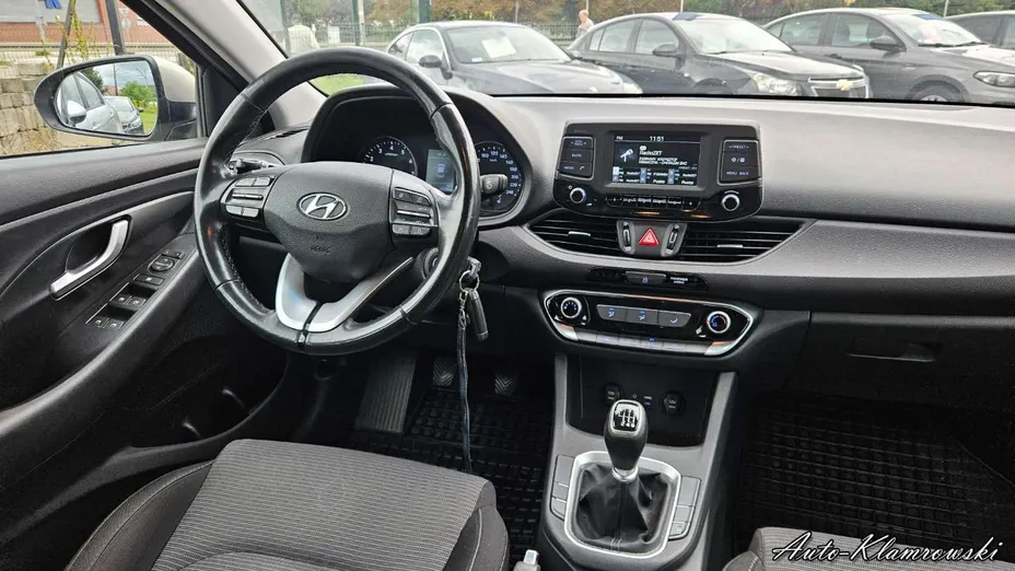 HYUNDAI i30 -