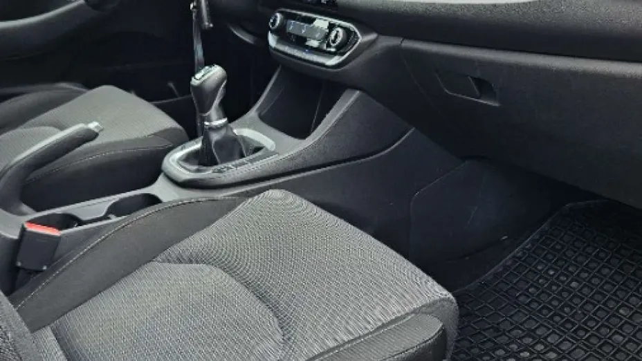 HYUNDAI i30 -