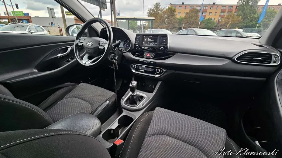 HYUNDAI i30 -