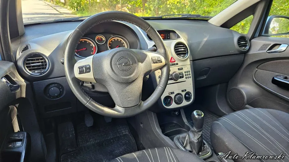 OPEL Corsa -