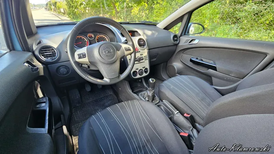 OPEL Corsa -