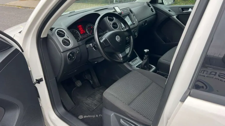 VOLKSWAGEN Tiguan -