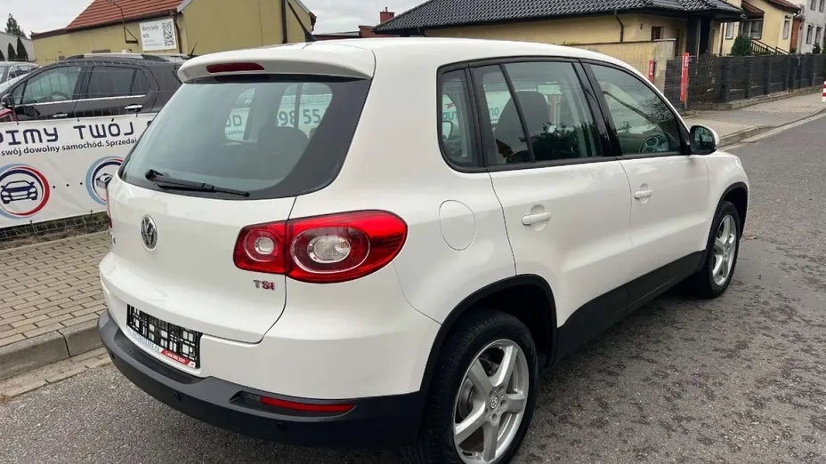 VOLKSWAGEN Tiguan -