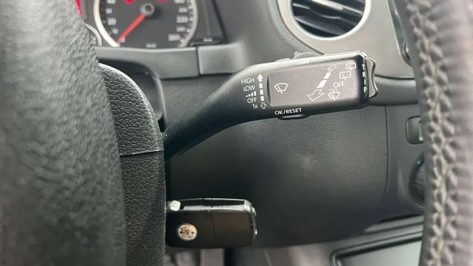 VOLKSWAGEN Tiguan -