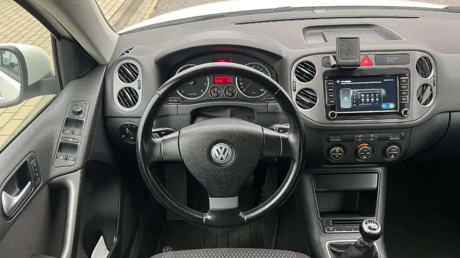 VOLKSWAGEN Tiguan -