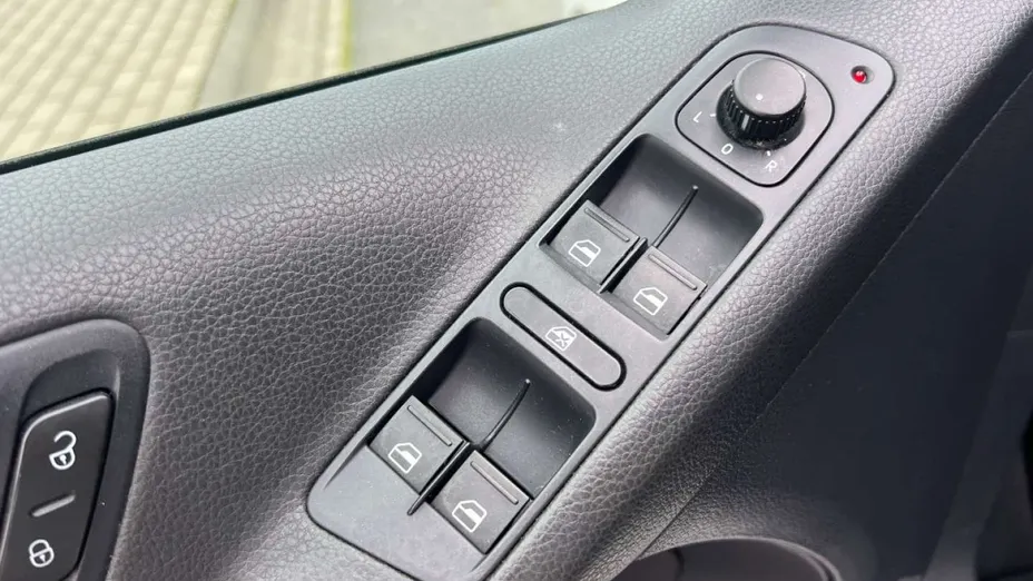 VOLKSWAGEN Tiguan -