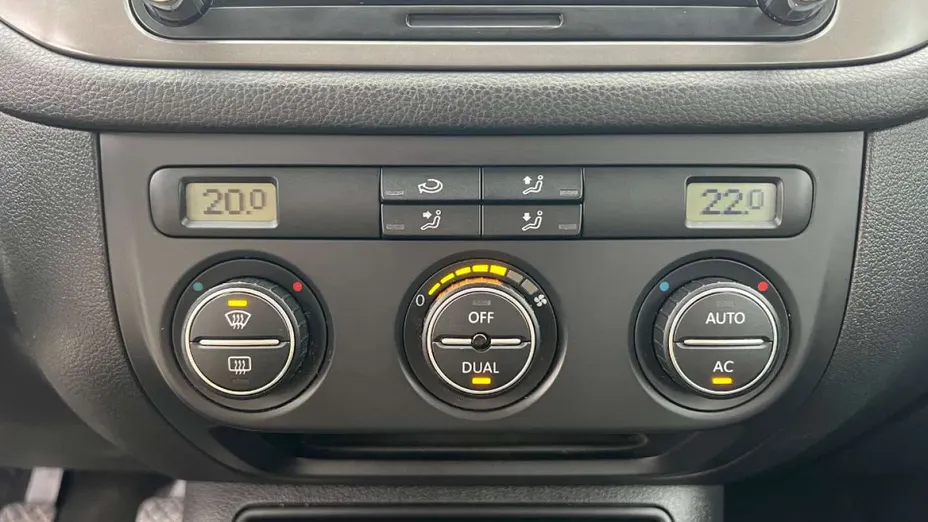 VOLKSWAGEN Tiguan -