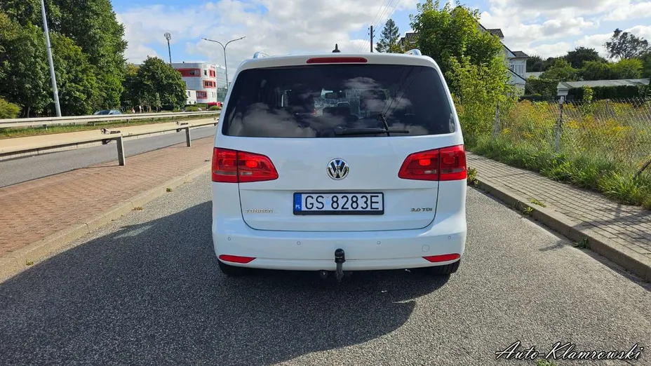 VOLKSWAGEN Touran -