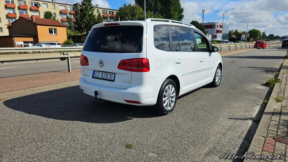 VOLKSWAGEN Touran -