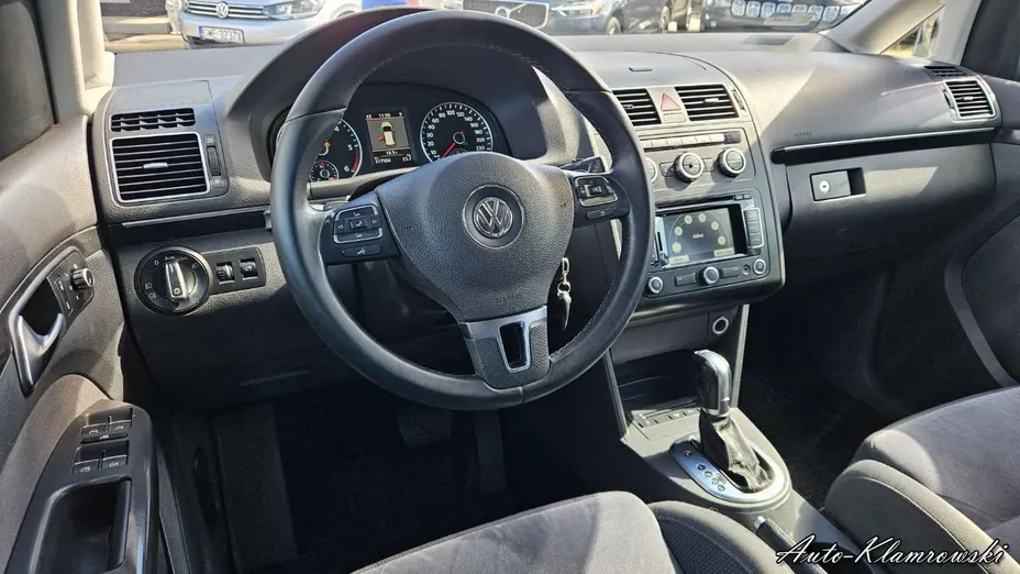 VOLKSWAGEN Touran -