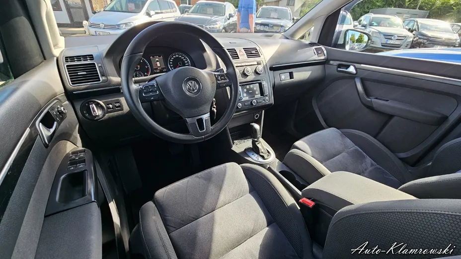 VOLKSWAGEN Touran -
