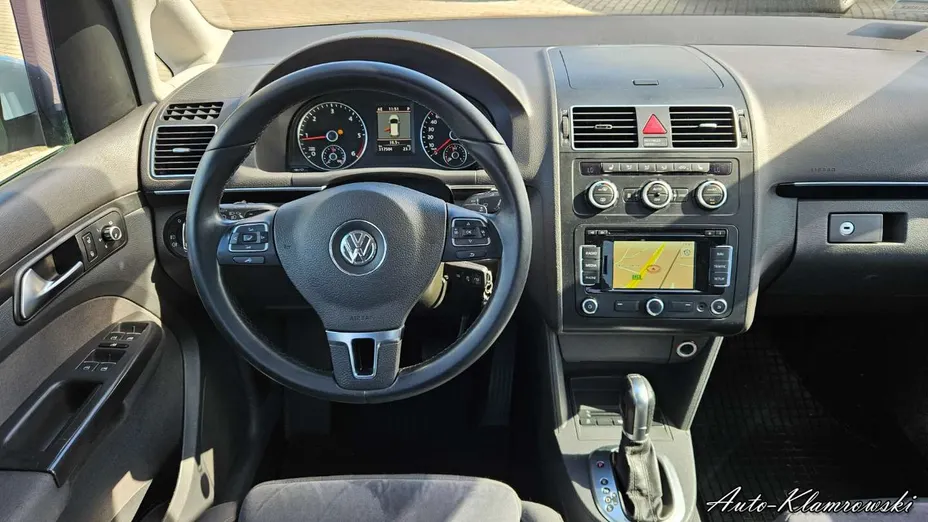 VOLKSWAGEN Touran -