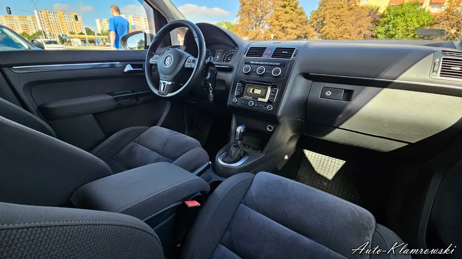VOLKSWAGEN Touran -