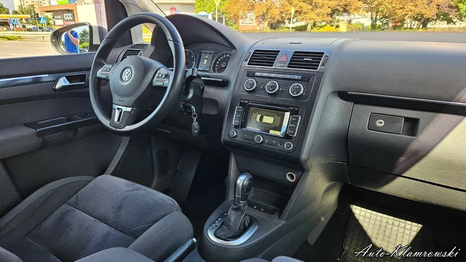 VOLKSWAGEN Touran -