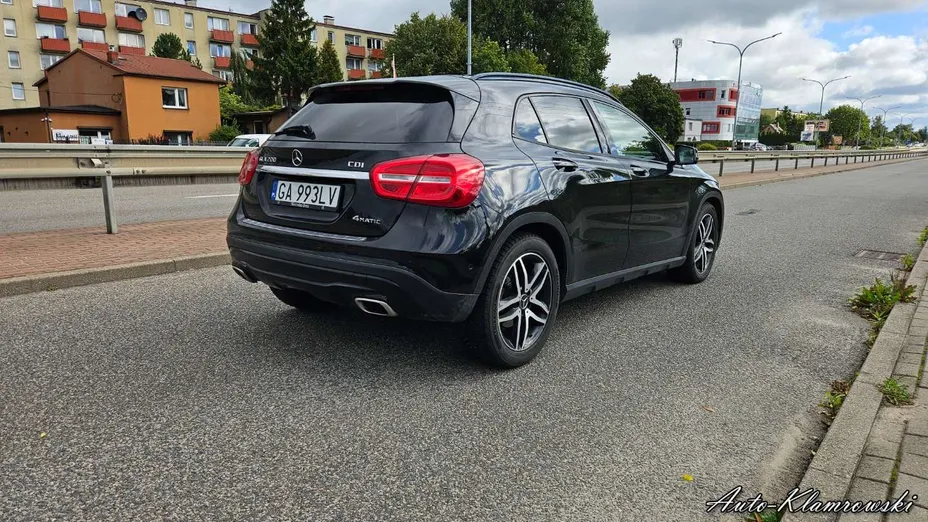 MERCEDES-BENZ GLA -