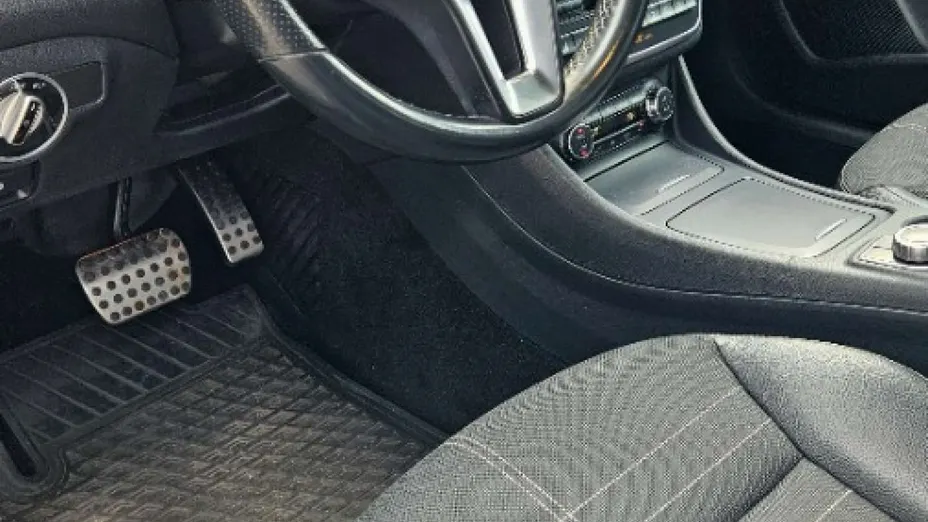 MERCEDES-BENZ GLA -