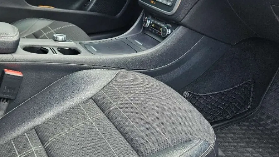 MERCEDES-BENZ GLA -