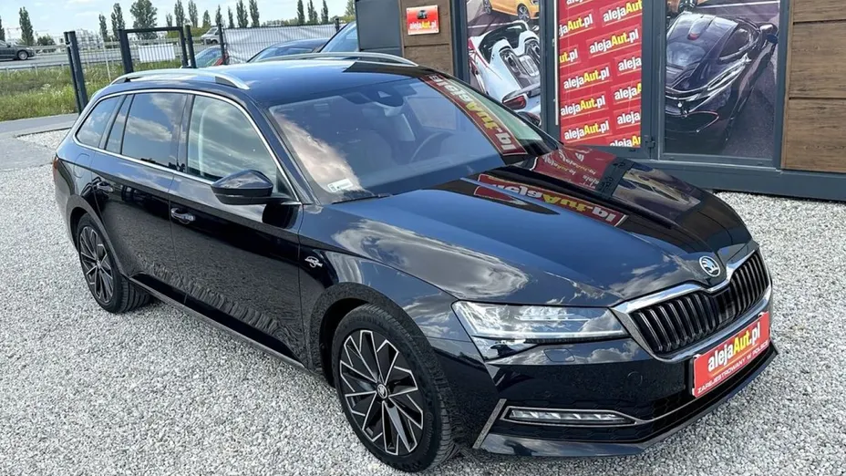 SKODA Superb -