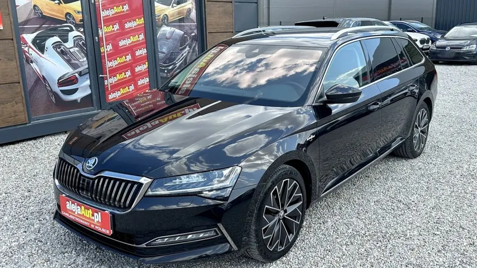 SKODA Superb -