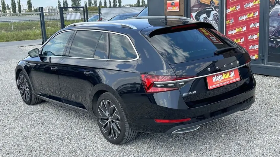 SKODA Superb -