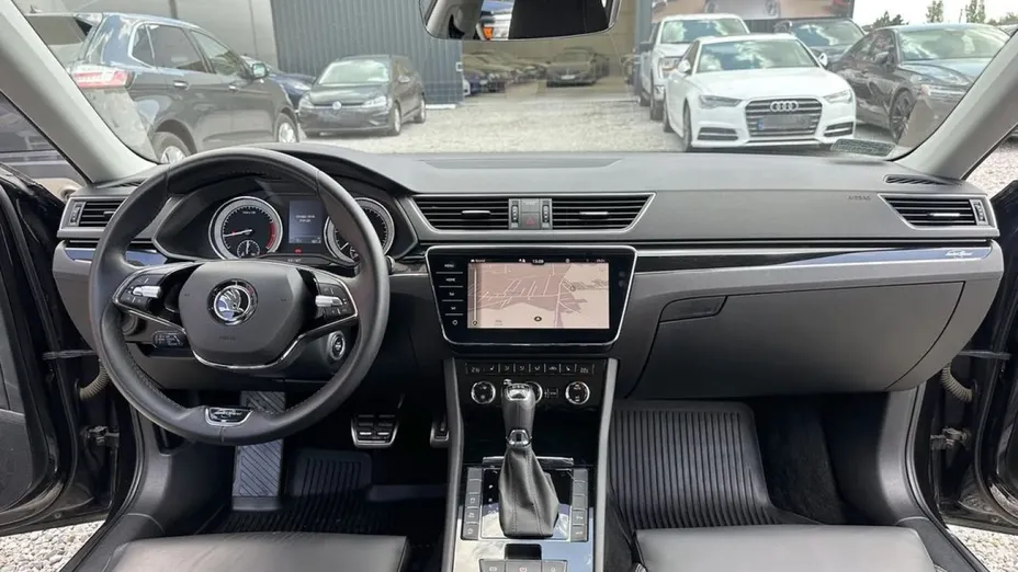 SKODA Superb -