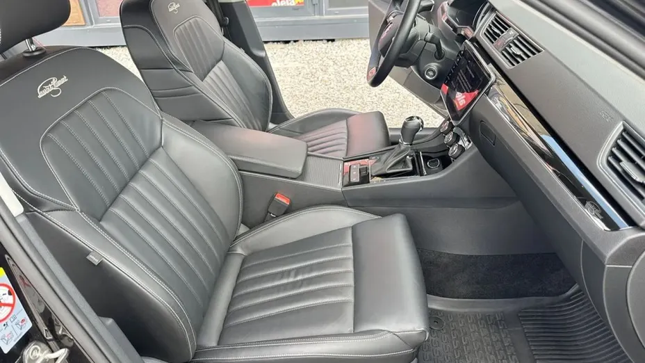 SKODA Superb -