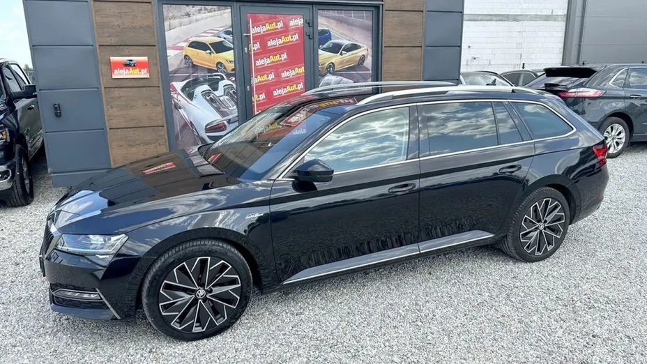 SKODA Superb -
